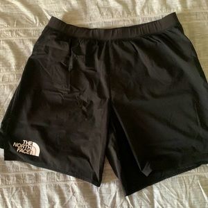 Men’s The North Face black shorts M